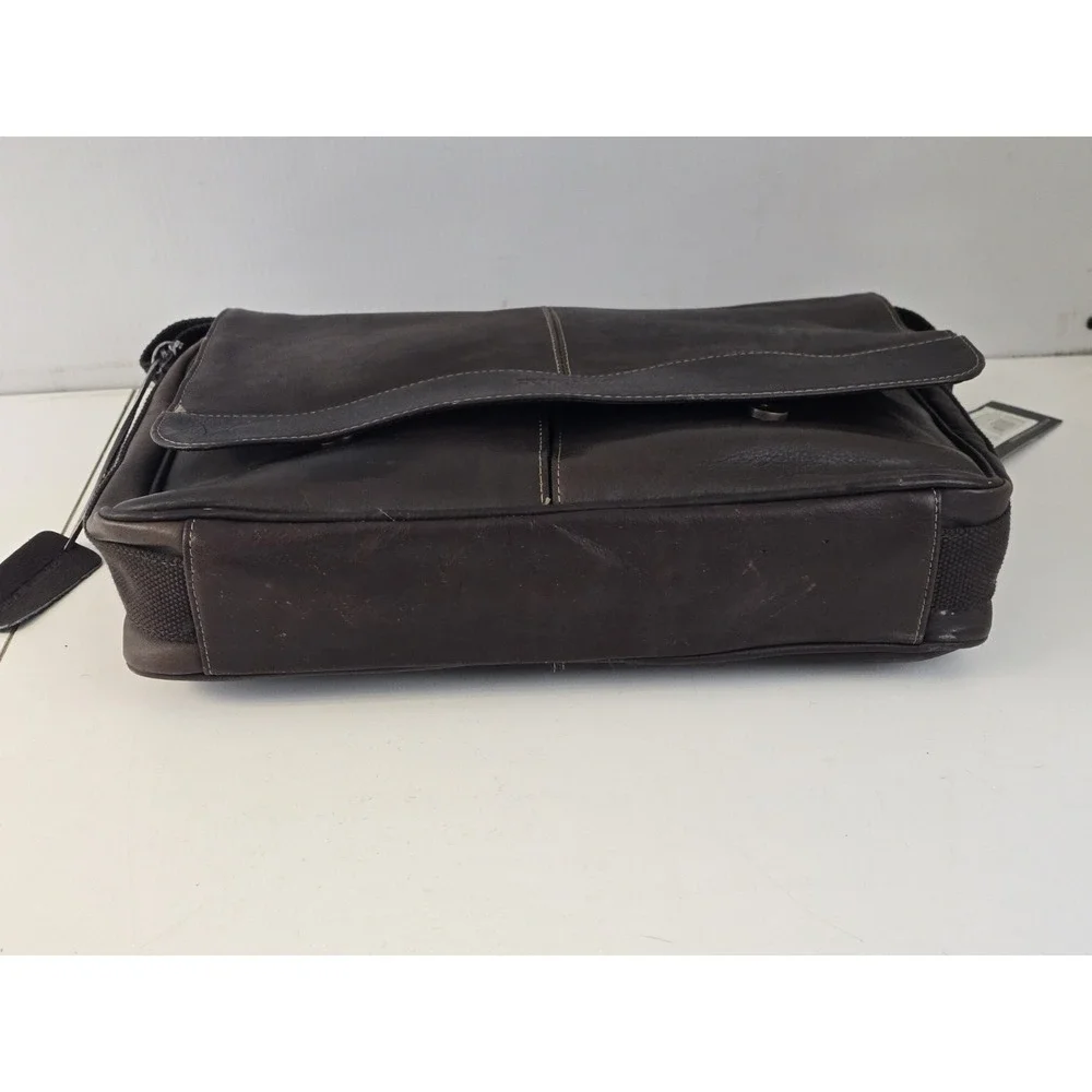 Kenneth Cole REACTION Risky Business Messenger Bag Genuine Leather NWT Vintage